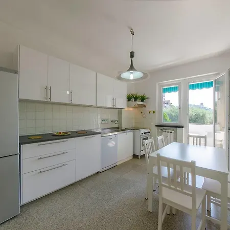 Altido Apt Suitable For Families Up To 8, With Parking
